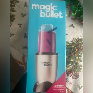 NWT- Magic Bullet Blender with Silver Base